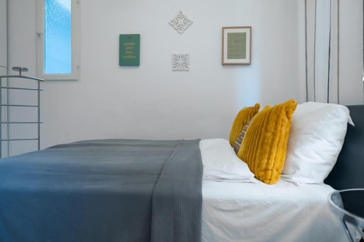 Chic Central Flat With River View Budapest Bagian luar foto