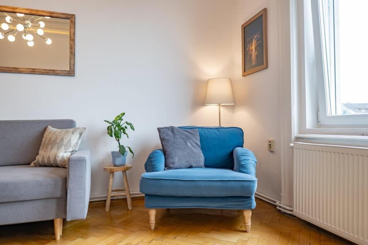 Chic Central Flat With River View Budapest Bagian luar foto