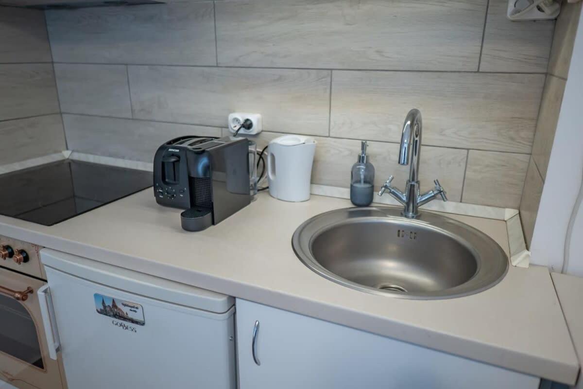 Chic Central Flat With River View Budapest Bagian luar foto