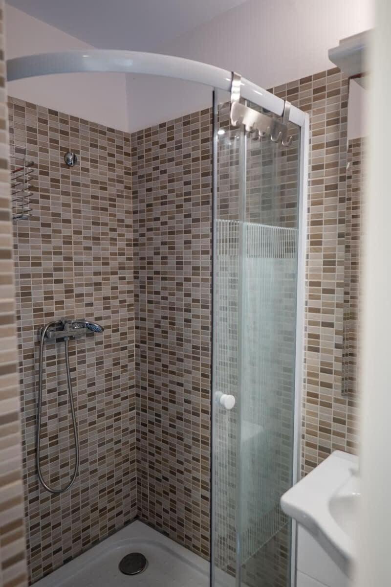 Chic Central Flat With River View Budapest Bagian luar foto
